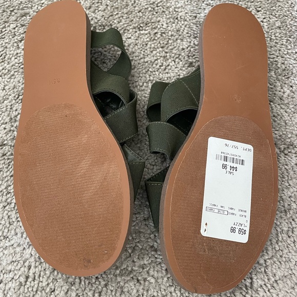 NWT army green strappy ankle sandals.  Excellent condition. - Picture 3 of 3